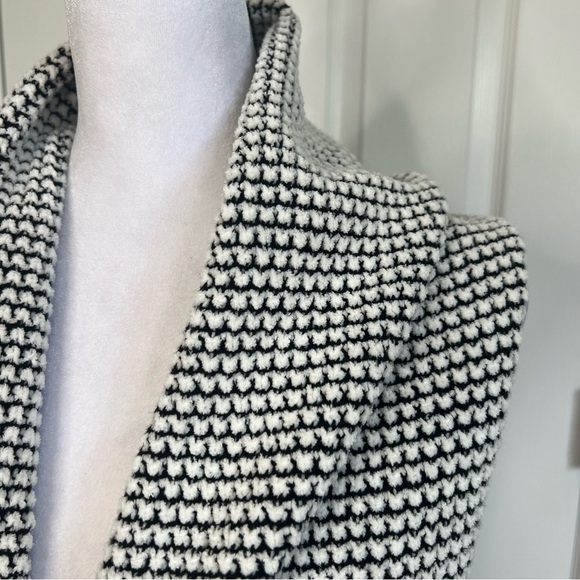 NWT. Calvin Klein Infinity Loop Scarf Black White - Picture 4 of 9